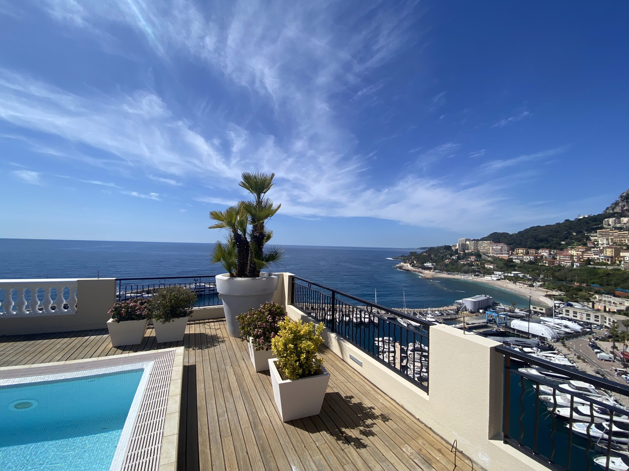 Private terrace pool in Memmo Center during sunshine
