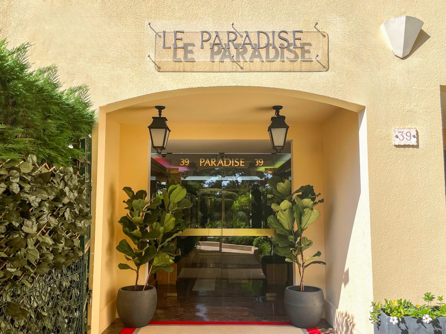 Entrance of Le Paradise residential building in Monaco